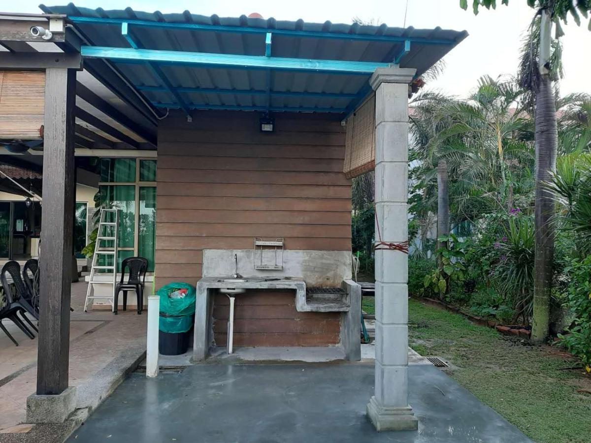 Melaka Beachfront Villa With Pool Eksteriør billede