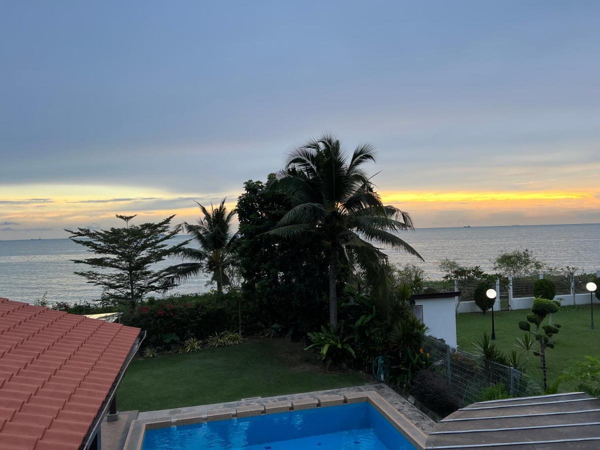 Melaka Beachfront Villa With Pool Eksteriør billede