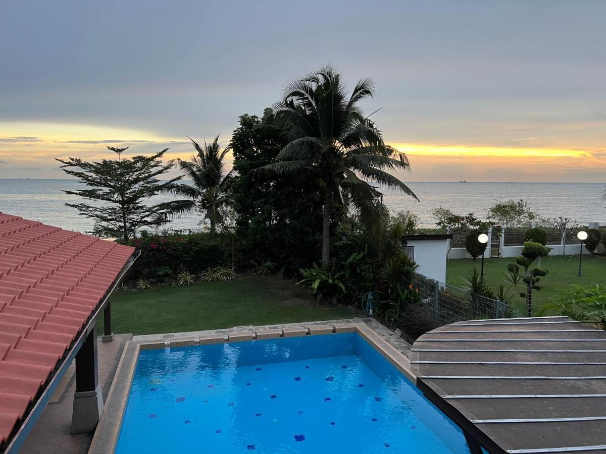 Melaka Beachfront Villa With Pool Eksteriør billede