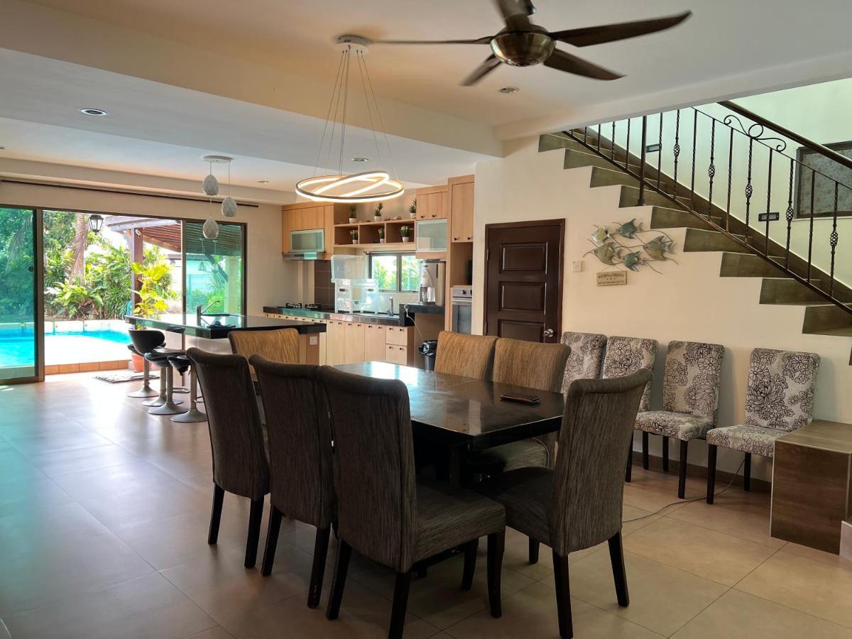 Melaka Beachfront Villa With Pool Eksteriør billede