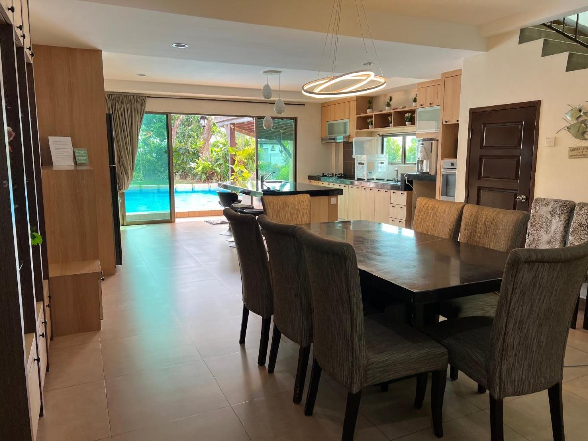 Melaka Beachfront Villa With Pool Eksteriør billede