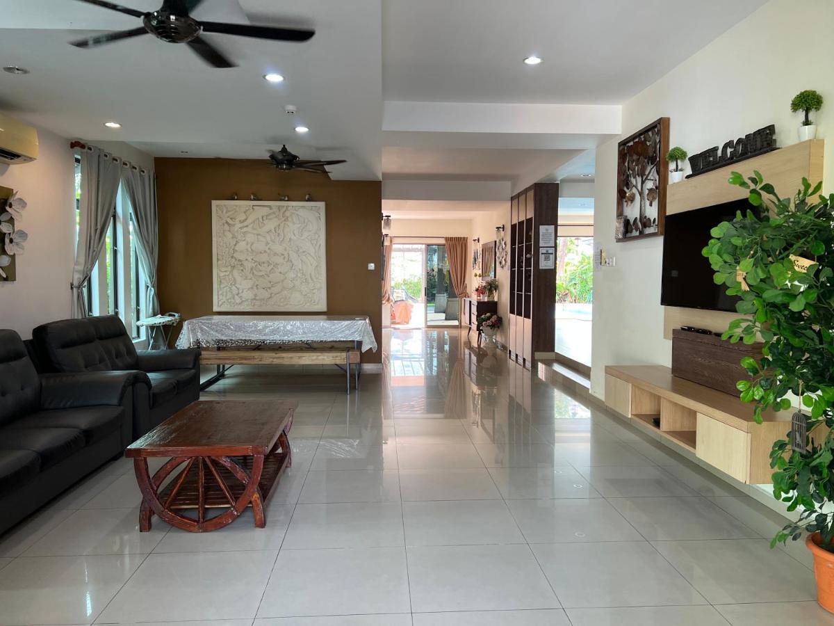 Melaka Beachfront Villa With Pool Eksteriør billede
