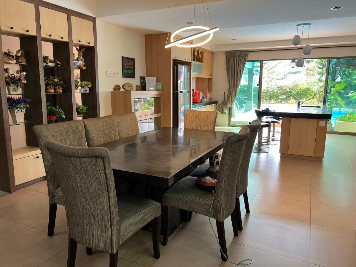 Melaka Beachfront Villa With Pool Eksteriør billede