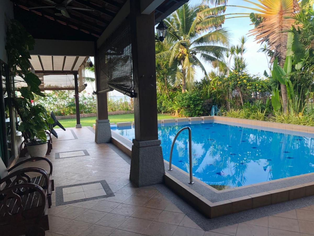 Melaka Beachfront Villa With Pool Eksteriør billede